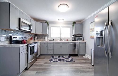 Belmont Historic District Casa | River District Retreat - Walk to downtown Belmont
