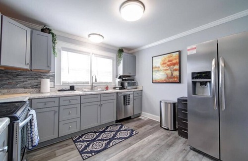 Belmont Historic District Casa | River District Retreat - Walk to downtown Belmont