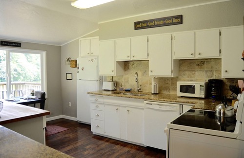 Crescent City Casa | River Front Getaway Impresionante Vistas Fish / Nadar por la puerta trasera