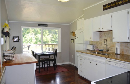 Crescent City Casa | River Front Getaway Impresionante Vistas Fish / Nadar por la puerta trasera