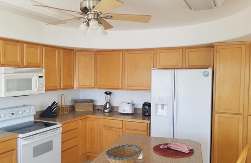 Earp Casa | Casa de huéspedes frente al río con rampa, playa, voleibol y mirador en el agua