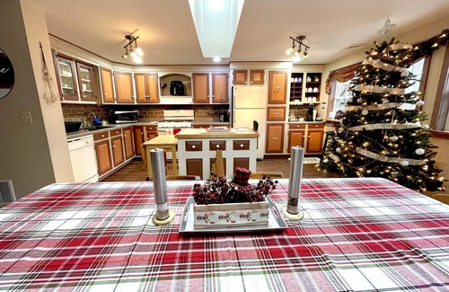 Center Ossipee Casa | River front house with HOT TUB!