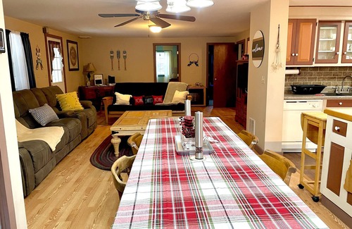 Center Ossipee Casa | River front house with HOT TUB!
