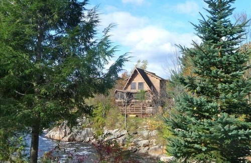 Hailesboro Cabina | Cabaña frente al río cerca de 1000 islas, Adirondacks, Canadá
