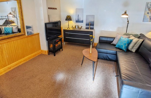 Downieville Apartamento | ¡Suite frente al río ubicada en el centro de Downieville!