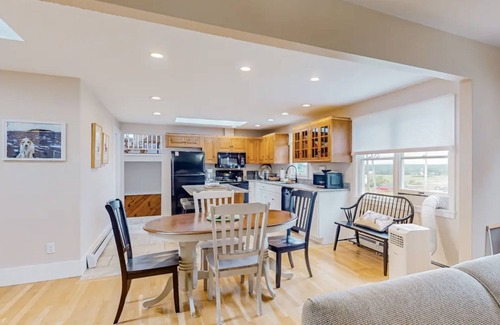 South Thomaston Casa | RIVER HOUSE. Cozy Maine home. River view. Minutes from ocean, lighthouses.