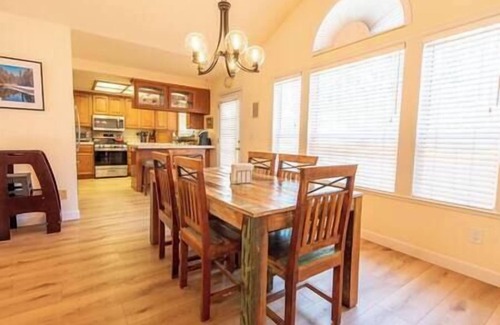 Grass Valley Casa | River House Grass Valley Family Getaway