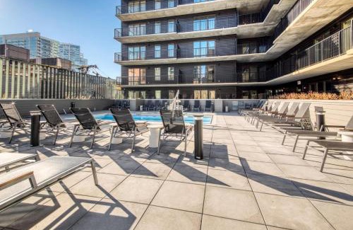 Killgubbin Apartamento | River North 1br w grills terrace fire pits CHI-1038