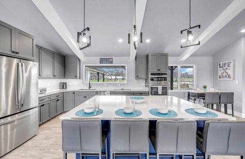 Kingsland Casa | River Oaks Luxury Lakeshore | Concierge Services Available