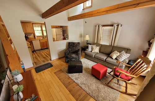 Warrensville Cabina | River Otter Cottage On The New River Perfect for couples or family adventure