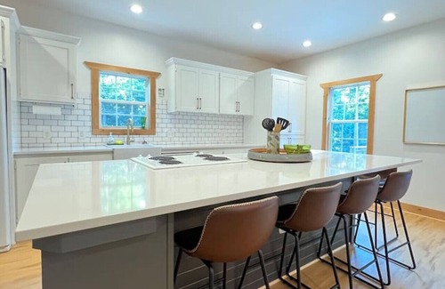 Traphill Casa | River Retreat near Stone Mountain