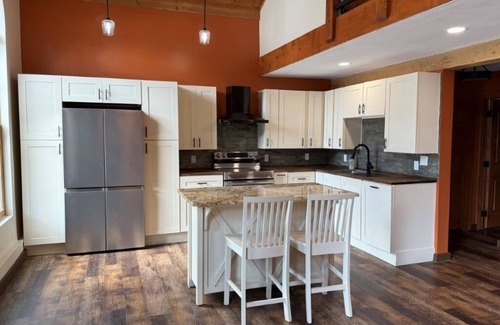Canaan Casa | River Retreat –Tranquil Getaway, Fish, Hike & Explore from Your Back Door