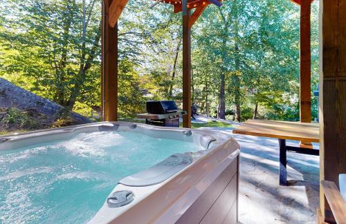 Foscoe Casa | River Rock Cottage