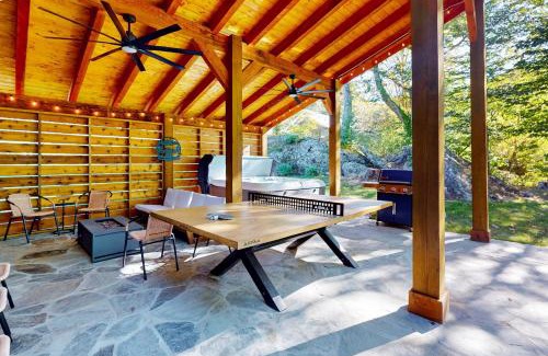 Foscoe Casa | River Rock Cottage