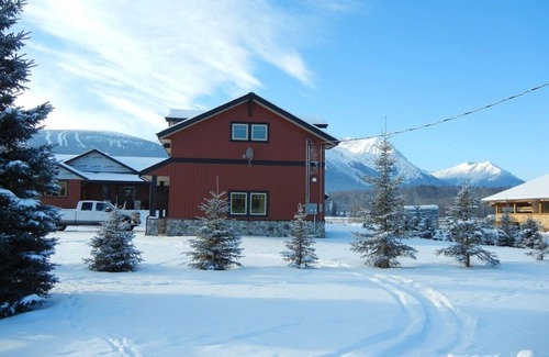 Smithers Casa | River Rock Ranch, Country Fishing retreat