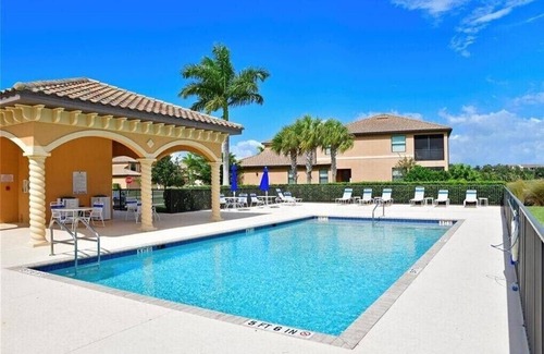 Bradenton Condominio | River Strand- 1st floor condo in FL - optional pools, golf, tennis, pickle ball.