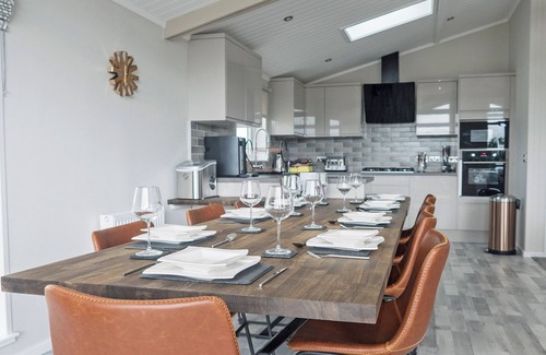 Carlton-in-Cleveland Cabaña | River Tees Lodge - UKC4064