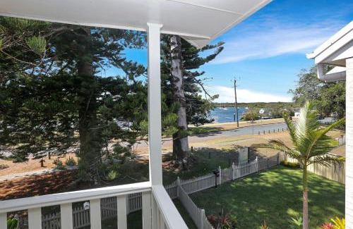 Tea Gardens Casa | River Tonic