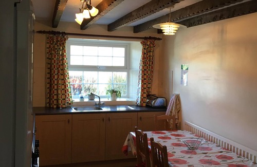 Frosterley Casa | Vista del río - Acogedora casa de campo. Ideal para una familia y mascotas bienvenidas.