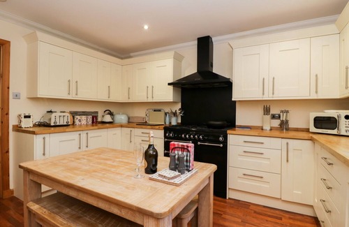 Roybridge Casa | Riverbank House