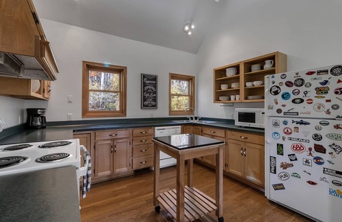 Great Valley Casa | Riverbend Retreat - 8 minutes to skiing or town!