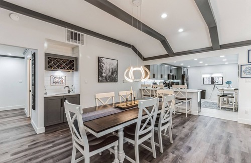 Niles Casa | Riveredge Retreat: Hot Tub, Kayaks, 5 Beds Near ND