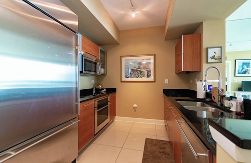 Edgewood Condominio | Riverfront 1-bed High Rise Condo close to Historic Downtown Fort Myers!