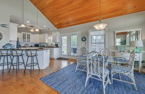 Aurora Casa | Riverfront Aurora Home w/ Deck & Private Pier!