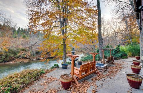 Rutherfordton Casa | Riverfront Blue Ridge Cabin with Private Hot Tub