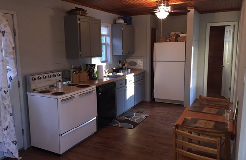 Wilburn Cabina | ¡Cabaña frente al río en el exclusivo bolsillo de Jon!