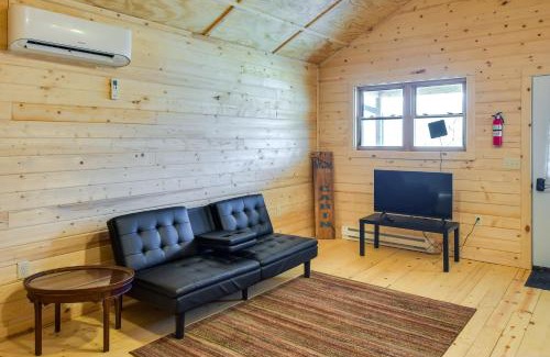 Blanchardville Casa | Riverfront Cabin Rental about 9 Mi to Yellowstone Lake