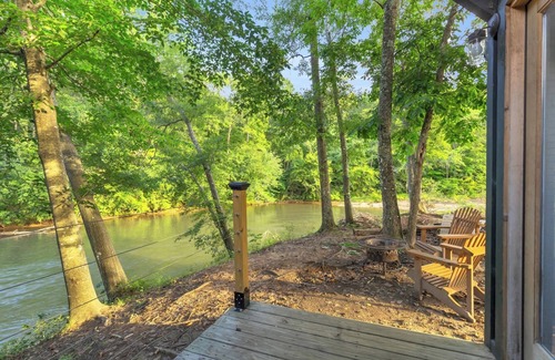 Greenville Cabina | Riverfront Camping Pod, W/ Bath House, Min to DT