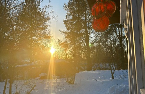 Aanekoski Chalet De Esquí | Riverfront cottage, sauna, hot tub, rowing boat, fishing, pets welcome.