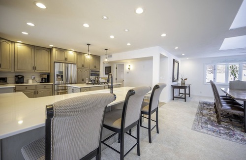 Glenwood Springs Casa | RIVERFRONT Cozy Family Friendly Retreat, w/hot tub, ping pong, raft, fish, relax