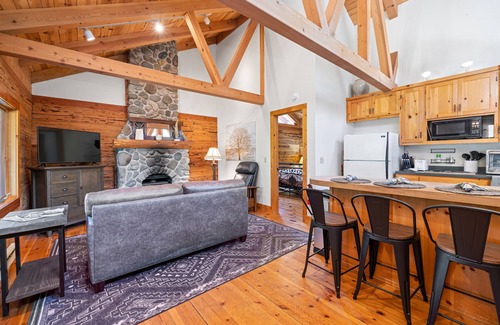 Sloat Casa | Riverfront, dog-friendly, side-by-side cabins on 200 acres with fishing ponds