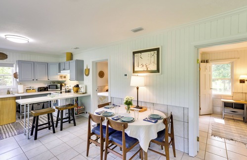 Telogia Cabina | Riverfront Florida Escape w/ Grill & Fire Pit!