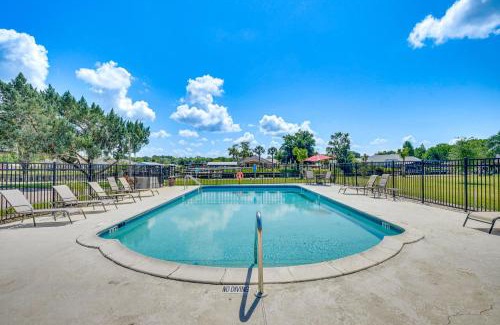 Astor Apartamento | Riverfront Florida Vacation Rental with Pool Access!