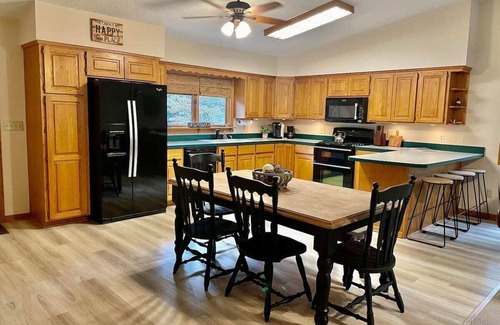 Wilburn Casa | Riverfront House near Cow Shoals - King bed & WiFi