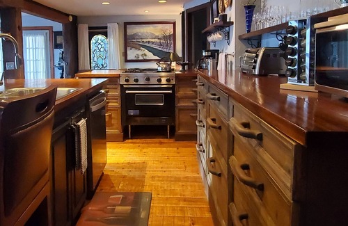 Glenwood Springs Cabina | Riverfront, Indoor, Outdoor Jacuzzi, Warm and Cozy. You're gonna love it!