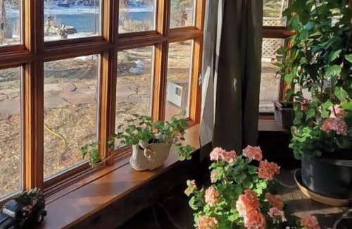 Glenwood Springs Cabina | Riverfront, Indoor, Outdoor Jacuzzi, Warm and Cozy. You're gonna love it!