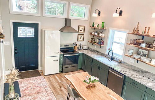 Union Mills Cabina | Riverfront Luxury Retreat in 75-Acre Forest... Hike, Kayak, and Soak
