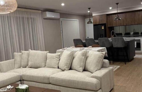 Karaka Casa | Riverfront Pet Friendly Minimalist Karaka Stay – Close to Motorway