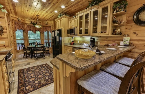 East Ellijay Cabina | En Riverhouse, escapa a la soledad en el río Cartecay, protegido por el área de Georgia Wilderness. No