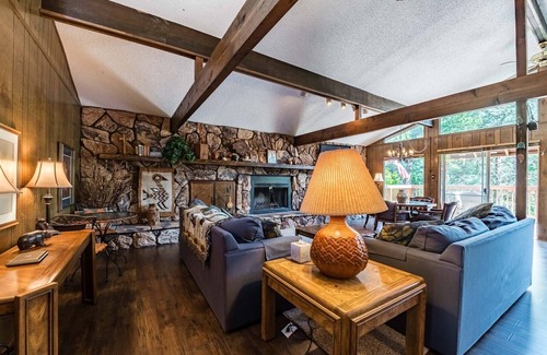 Ruidoso Cabina | RiverRidge Getaway: 3 habitaciones, 3 baños Cabina en el cañón superior en el río!