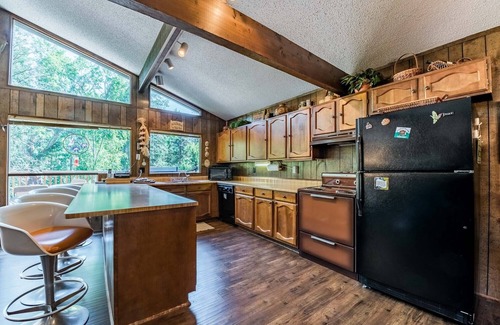 Ruidoso Cabina | RiverRidge Getaway: 3 habitaciones, 3 baños Cabina en el cañón superior en el río!