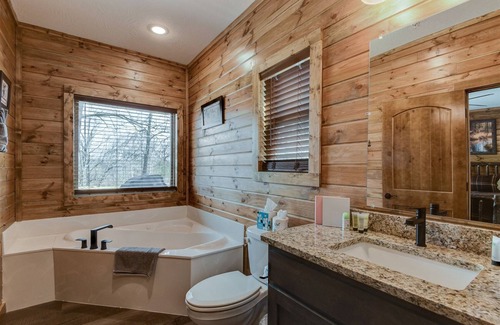 Branson Cedars Casa | Riversedge Lodge | 4 Bed, 4 Bath
