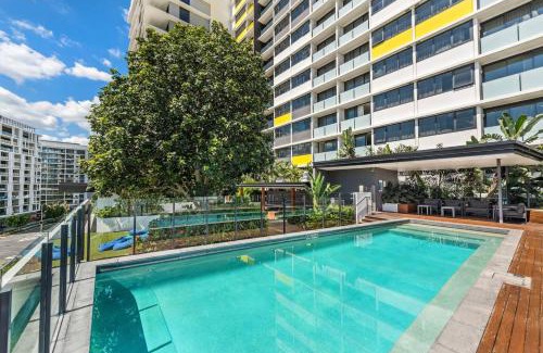 Hamilton Apartamento | Riverside 1BR Apt with King Bed and Pool!