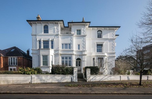 Grove Apartamento | Riverside 2 Bedroom Central Kingston Flat