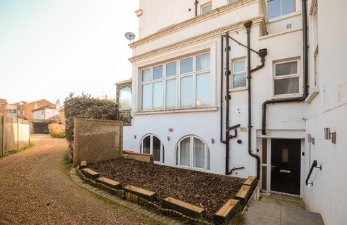 Grove Apartamento | Riverside 2 Bedroom Central Kingston Flat