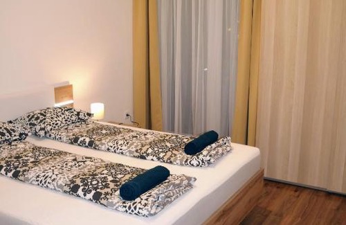 Gyor Apartamento | Riverside Apartman with Free Parking